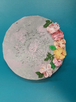 Kvety z foamiranu na plátne so štruktúrovaním